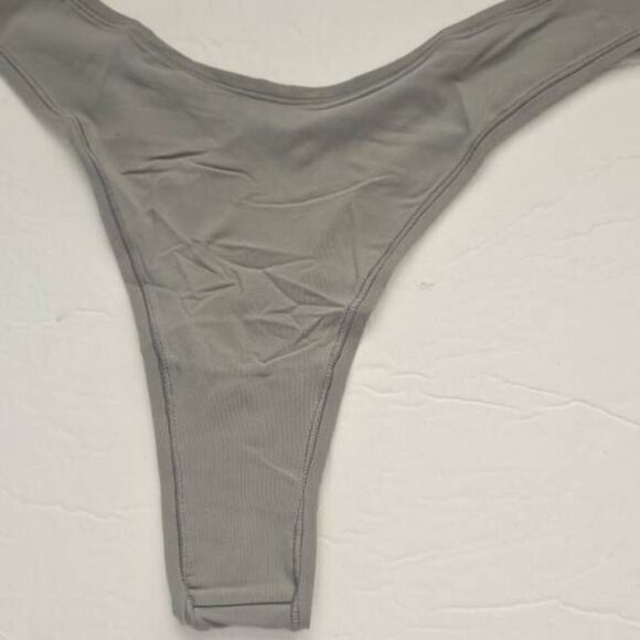 SKIMS V CUT PANTY NWT - Picture 3 of 8